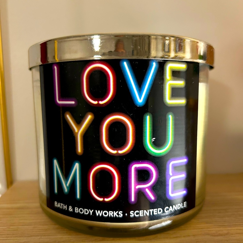 Vintage Bath & Bodywork’s “Love You More” black tea rose scented Candle NEW 14.5
